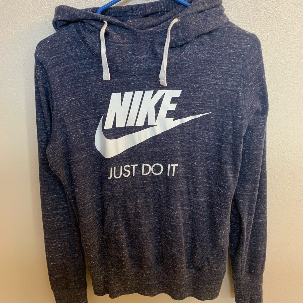 Nike light weight sweatshirt. Size medium